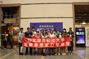 	台北海洋科技大學海樂夢想家打擊樂團受邀出席音樂會。	 class=w3-image w3-card